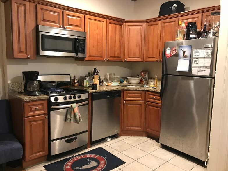 Building Photo - 210 Hemenway St