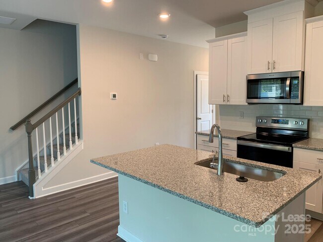 Building Photo - 2348 Belterra Dr