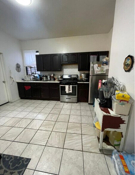 Primary Photo - 719 18th St