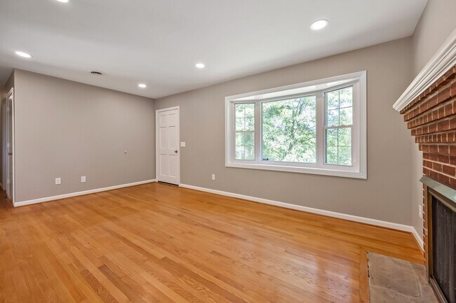 Building Photo - 4 bedoom 2 bath home in Blacksburg VA!
