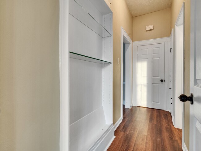 Building Photo - 414 N Avenue C