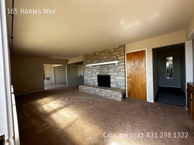 Building Photo - Expansive 4 Bed, 2 Bath La Selva Beach Hom...