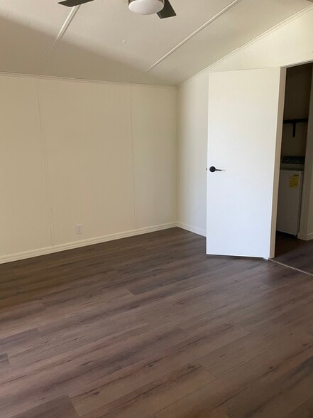 Building Photo - 4035 N Robin Dr