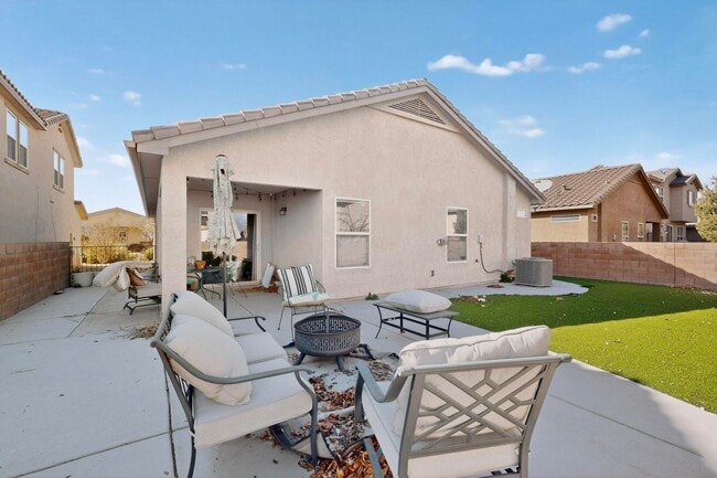 Building Photo - Montano Unser NW 3/4 bedroom 2/bath 2/Car garage