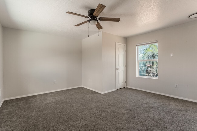 Building Photo - 5002 La Cienega St NW