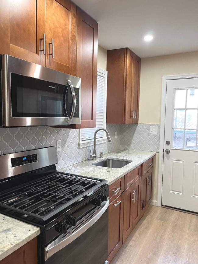 Building Photo - 1705 Tulip St