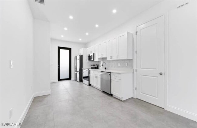 Building Photo - 11671 Pawley Ave