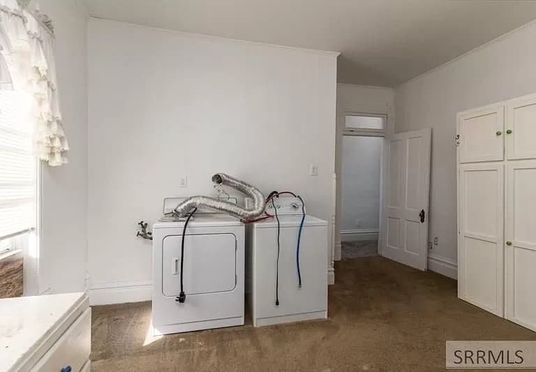 Building Photo - 381 W 150 N