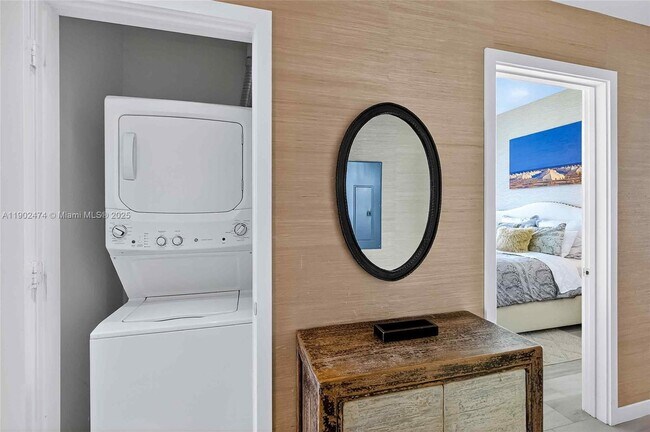 Building Photo - 480 NE 31st St