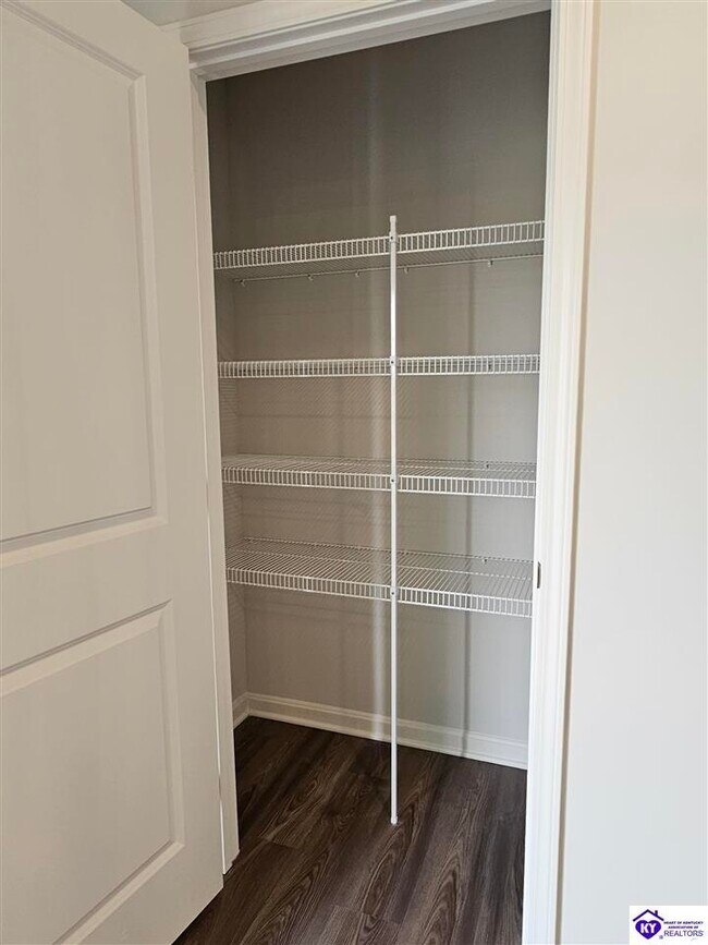 Building Photo - 601 Ashwood Ave