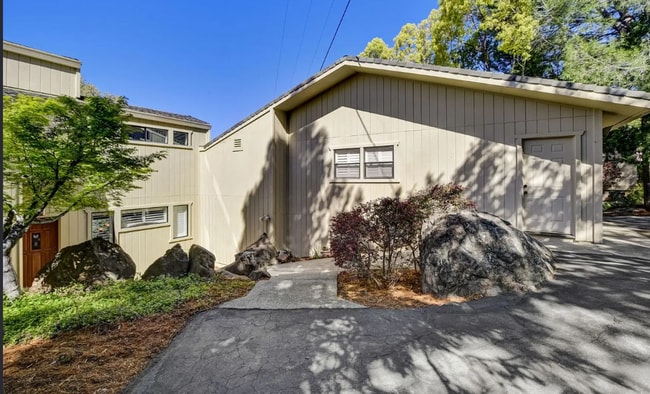 Building Photo - Bright 2-Bed/2-Bath Auburn Home with Sutter Buttes Views