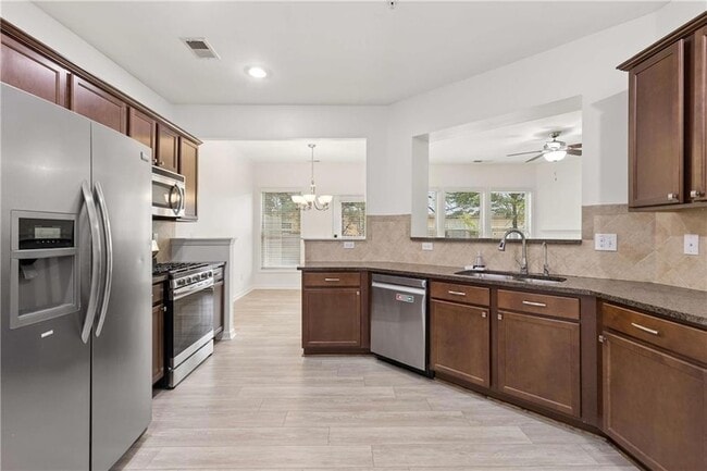 Building Photo - 3377 Vintage Cir SE