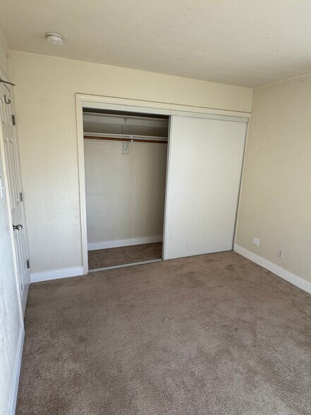 Building Photo - 10920 Apricot St