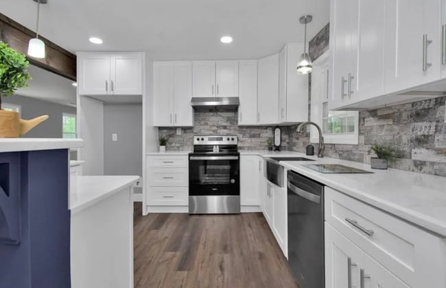 Building Photo - NEW LISTING!!!!!