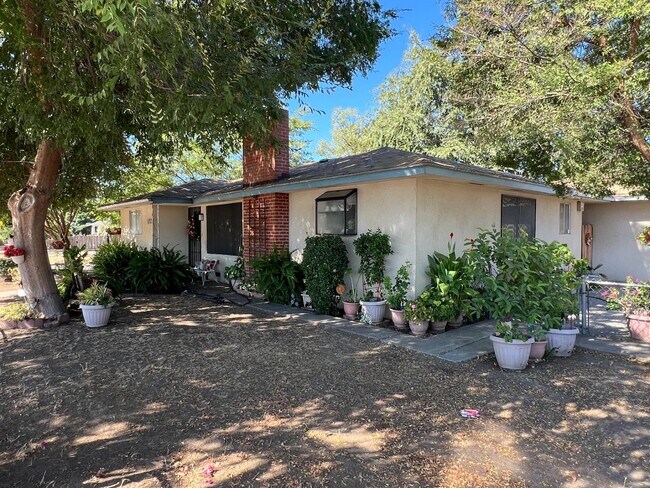 Building Photo - 493 N Alta Ave