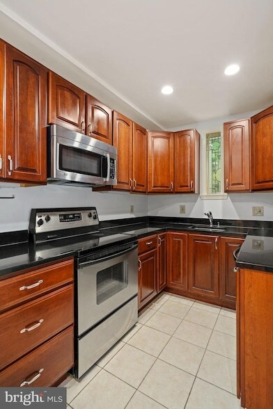 Building Photo - 1241 30th St NW
