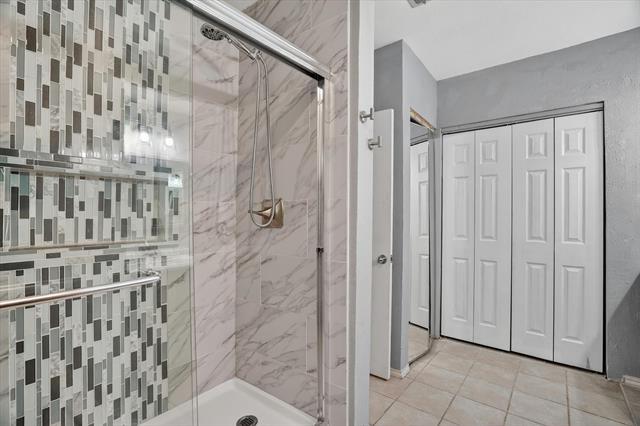 Building Photo - 231 Shady Ln Dr