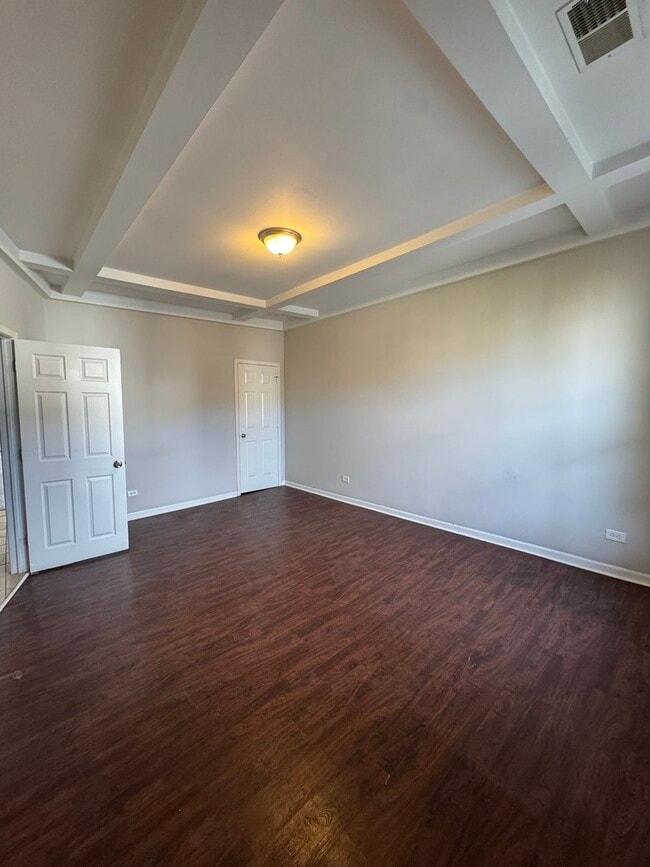 Building Photo - 6130 S Rhodes Ave