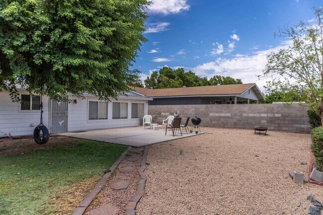 Building Photo - 379 E Hacienda Dr