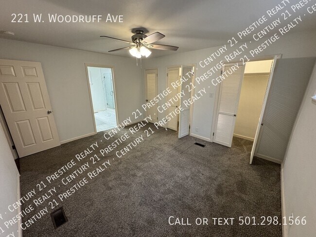 Building Photo - 221 W Woodruff Ave