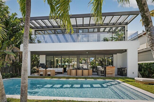 Building Photo - 620 Solar Isle Dr