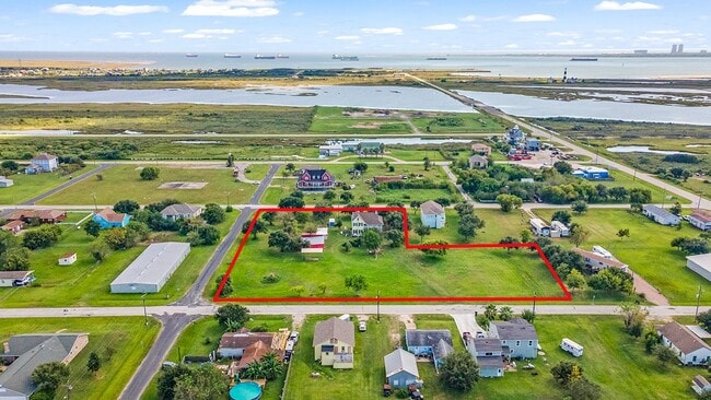 Building Photo - 813 Nelson Ave