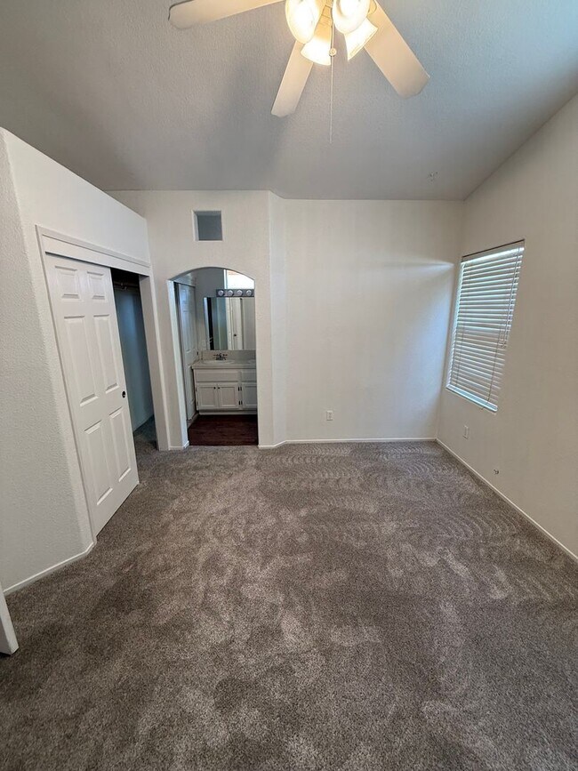 Building Photo - Single-Story 3 Bed, 2 Bath Home with Firep...