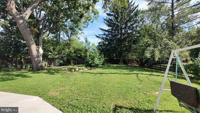 Building Photo - 8638 Saxon Cir