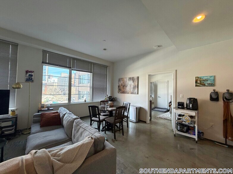 Building Photo - 160 E Berkeley St