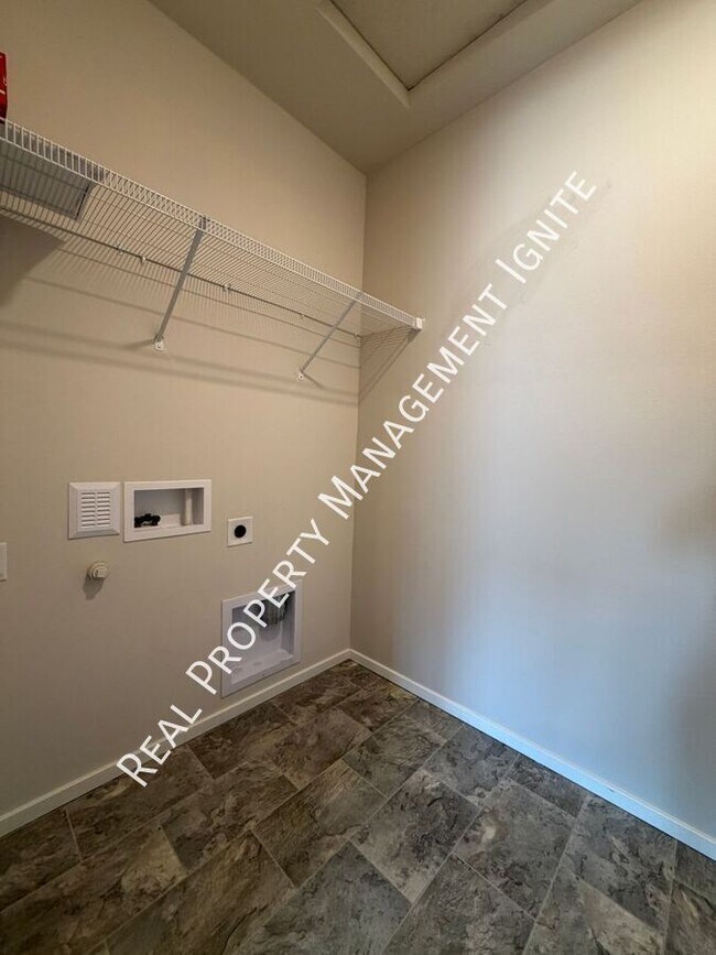Building Photo - 1430 NW Upas Pl