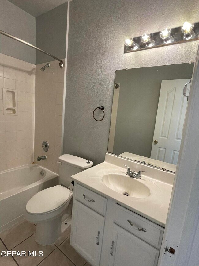 Building Photo - 3701 Trina Pl