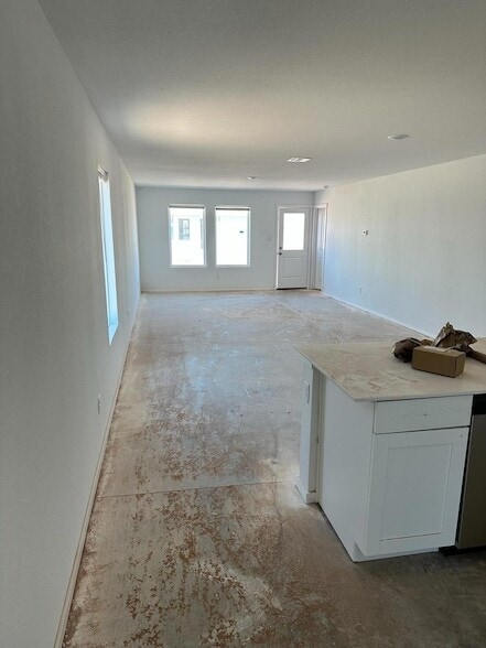Building Photo - 1006 Good Pr Ave