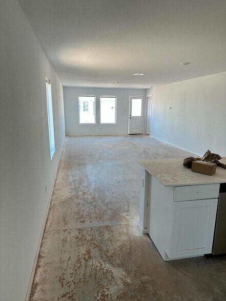 Building Photo - 1024 Good Pr Ave