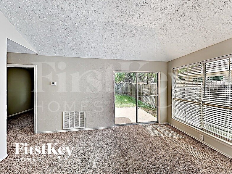 Building Photo - 17326 Davenway Dr
