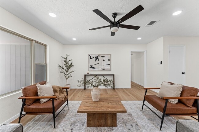 Building Photo - 2914 Riata Ln