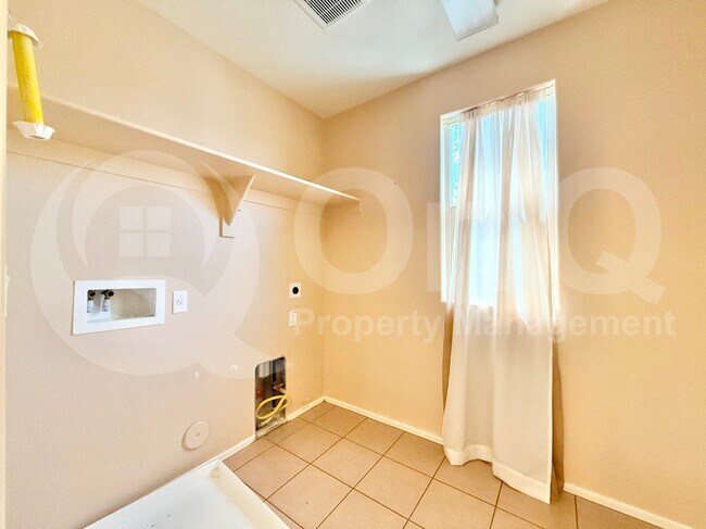 Building Photo - 218 N 109th Dr