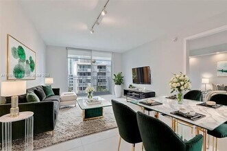 Building Photo - 1665 Bay Rd