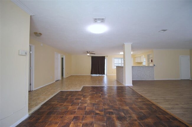 Building Photo - 11018 Hillcroft St