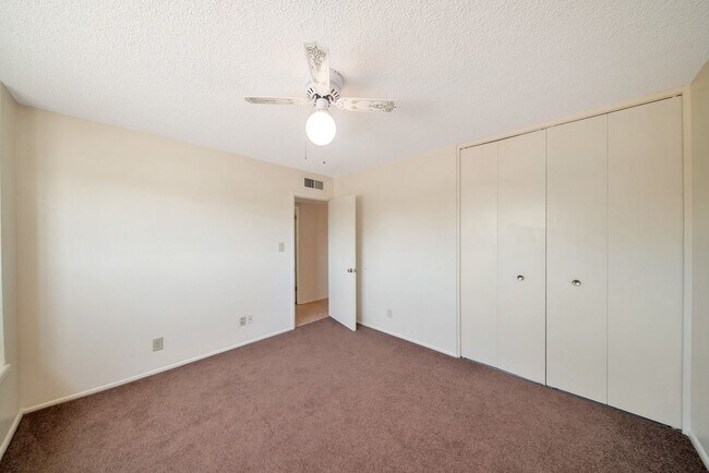 Building Photo - Meticulously Maintained 4 bed Scottsdale Home