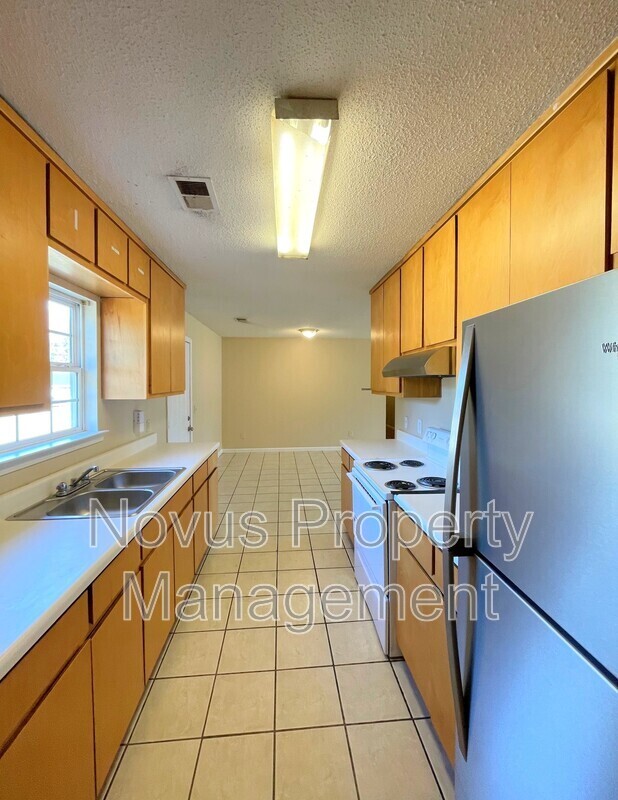 Building Photo - 100 Chalfont Cir