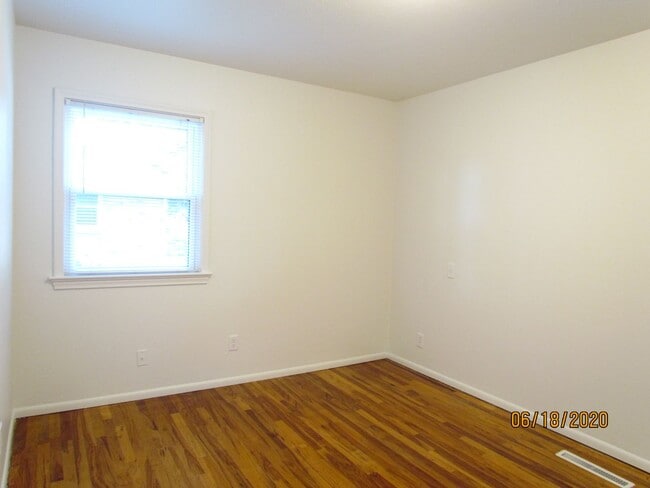 Building Photo - Roommate Needed for 3 Bed Home Close to Bo...