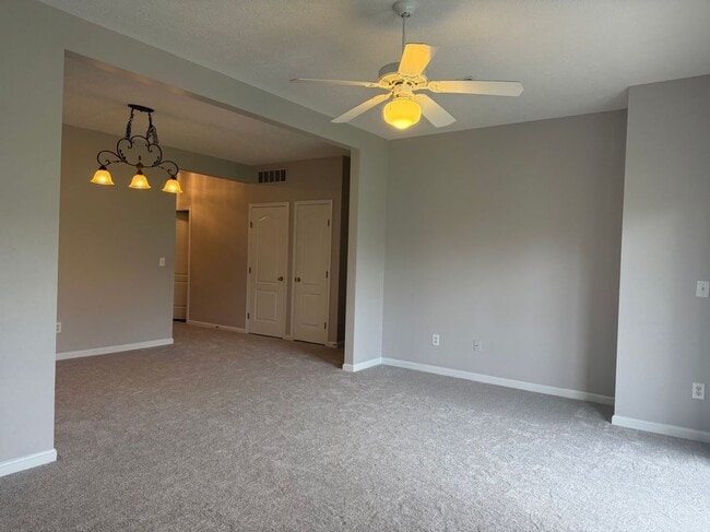 Building Photo - 5840 Bayswater
