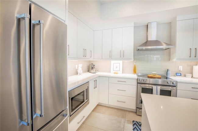 Building Photo - 536 4th Ave S