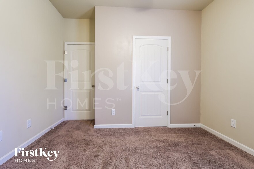 Building Photo - 6013 Cloverfield Way