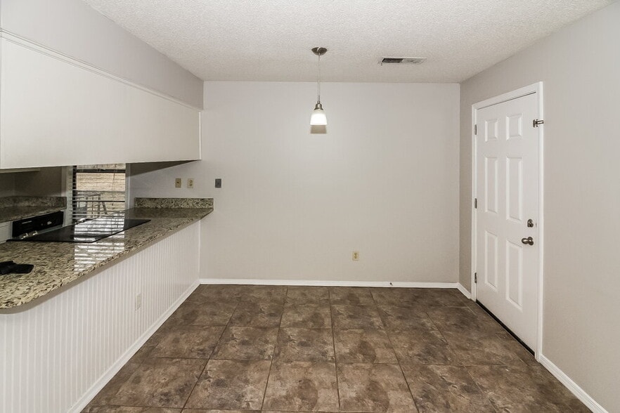 Building Photo - 8229 Valley Ridge Trail