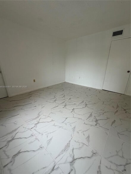 Building Photo - 13701 Kendale Lakes Cir