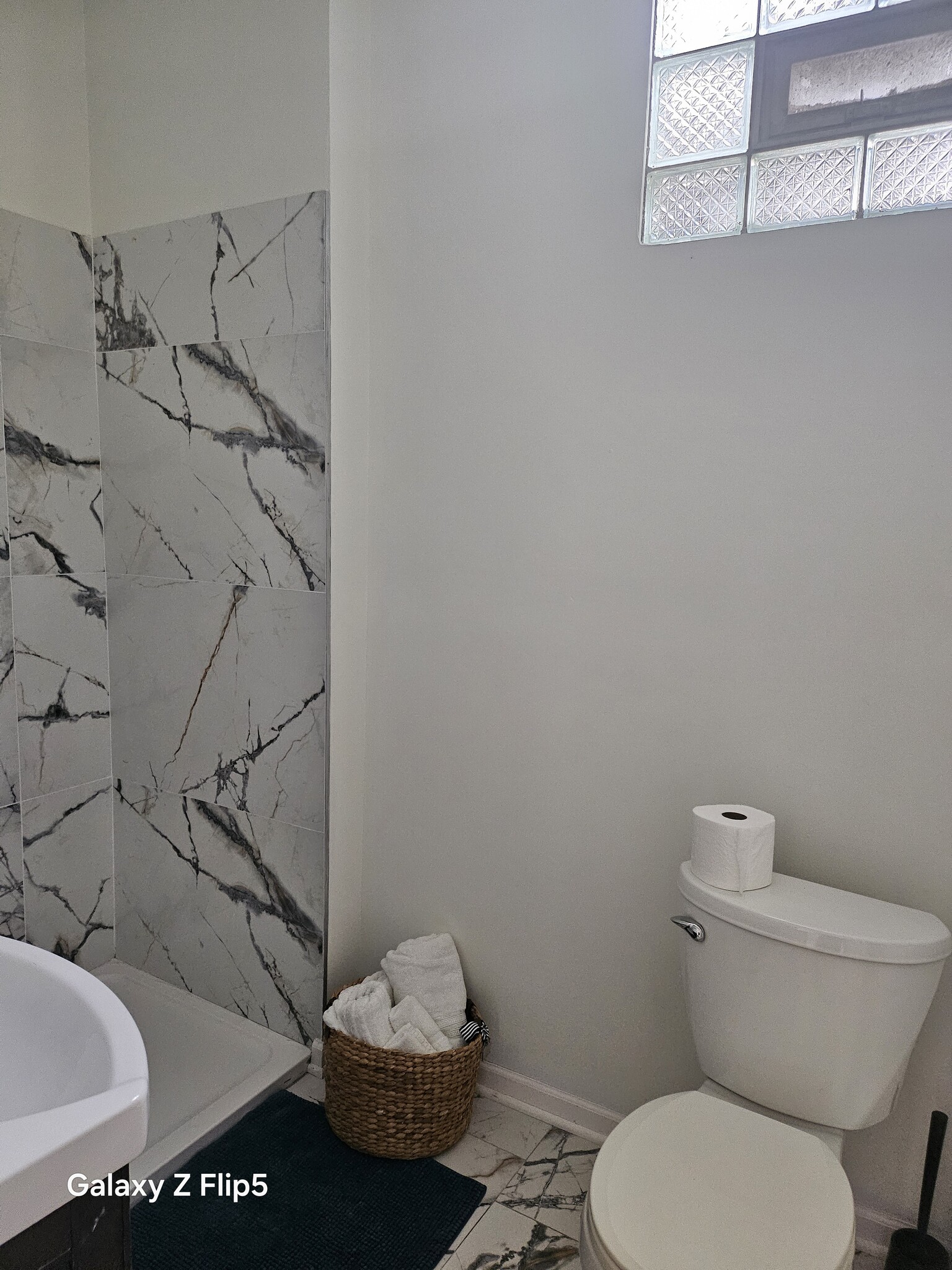 Master Bathroom - 2417 W Warren Blvd