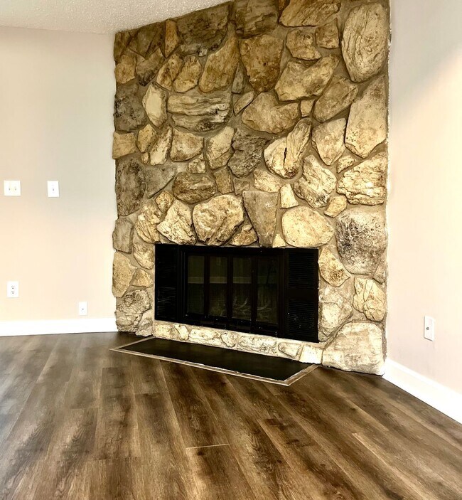 Building Photo - Great 3Br 2.5 BA Townhome in High Point!