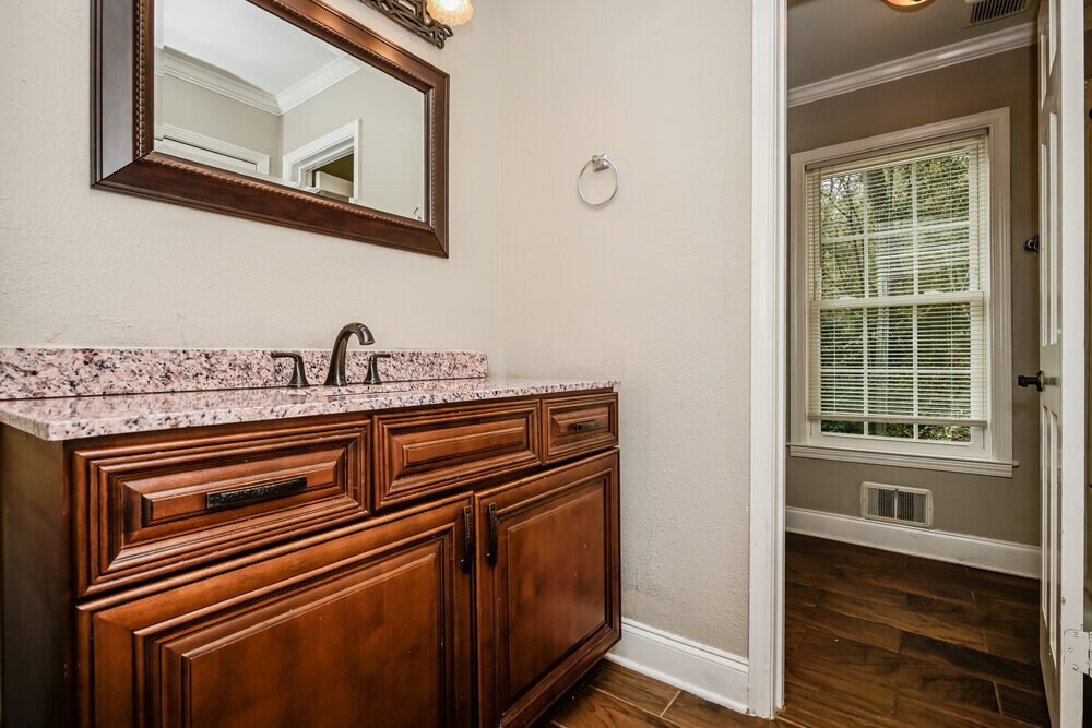 Building Photo - 395 Magmar Ln