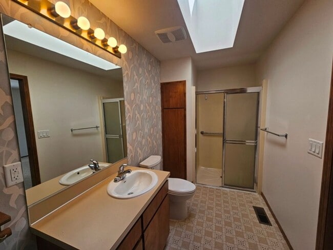 Building Photo - 3Bd/2Ba Single Story Home-For viewing!